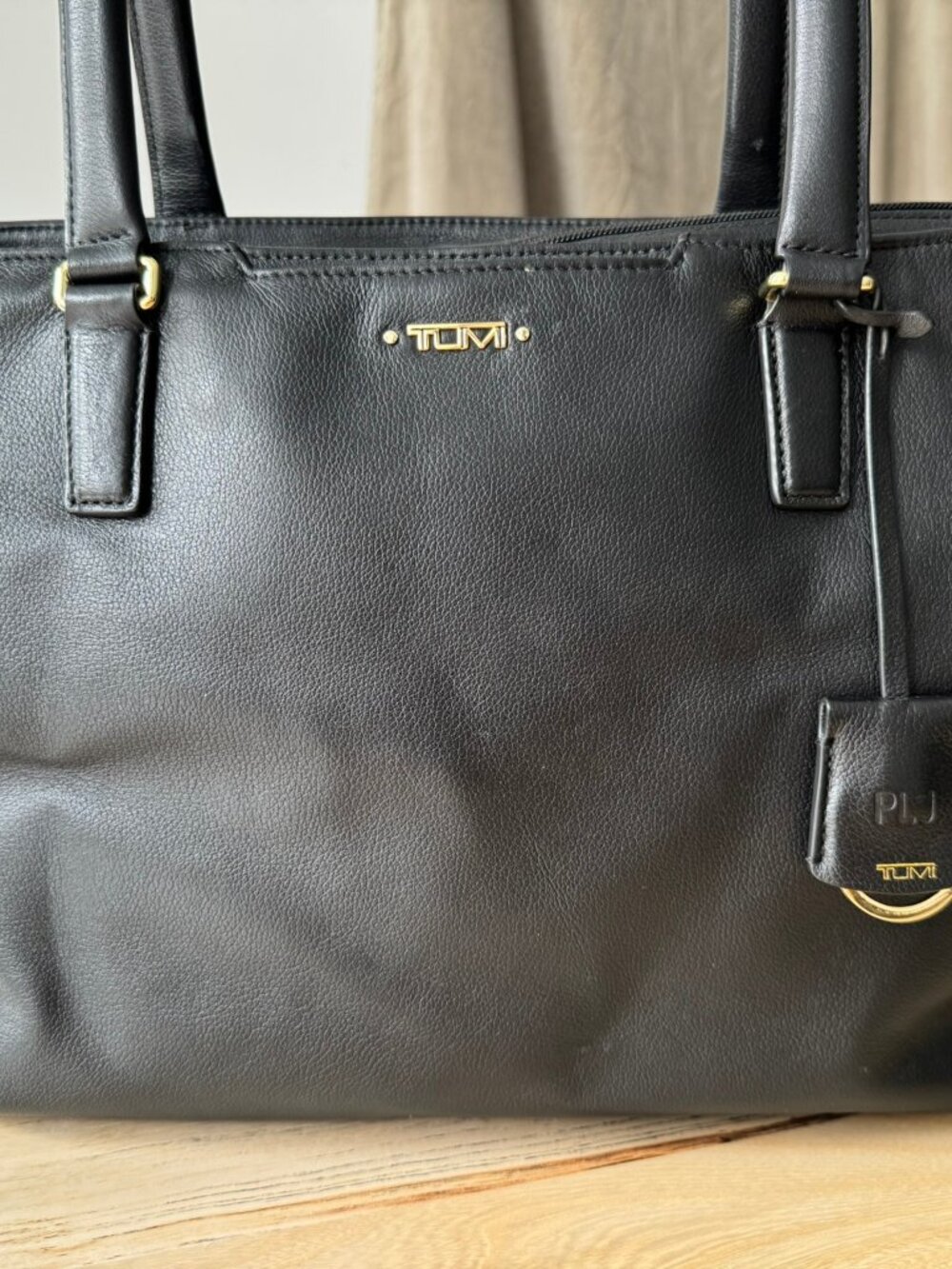 Tumi Voyageur "Monika" Leather Tote Laptop Bag BLACK GOLD HARDWARE LIKE NEW - Picture 14 of 17